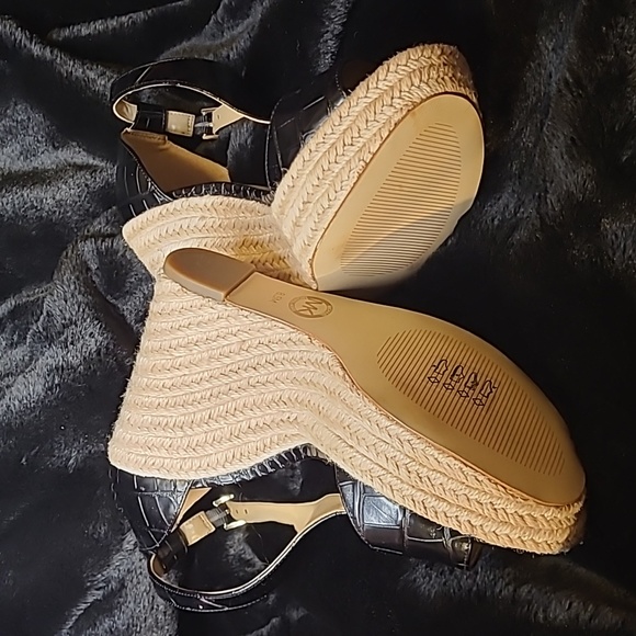 WAS  $160   MICHAEL Michael KORS Platform Wedge  Embossed Animal Print - Picture 9 of 15